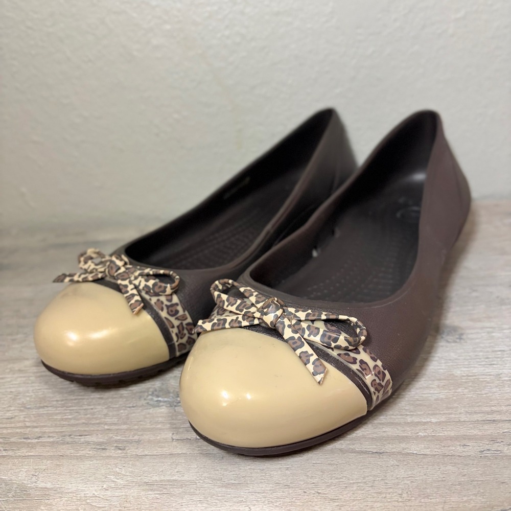 Crocs Cap Toe Ballet Flat Womens 9 Brown Cream Leopard Bow Slip On Shoes 201679